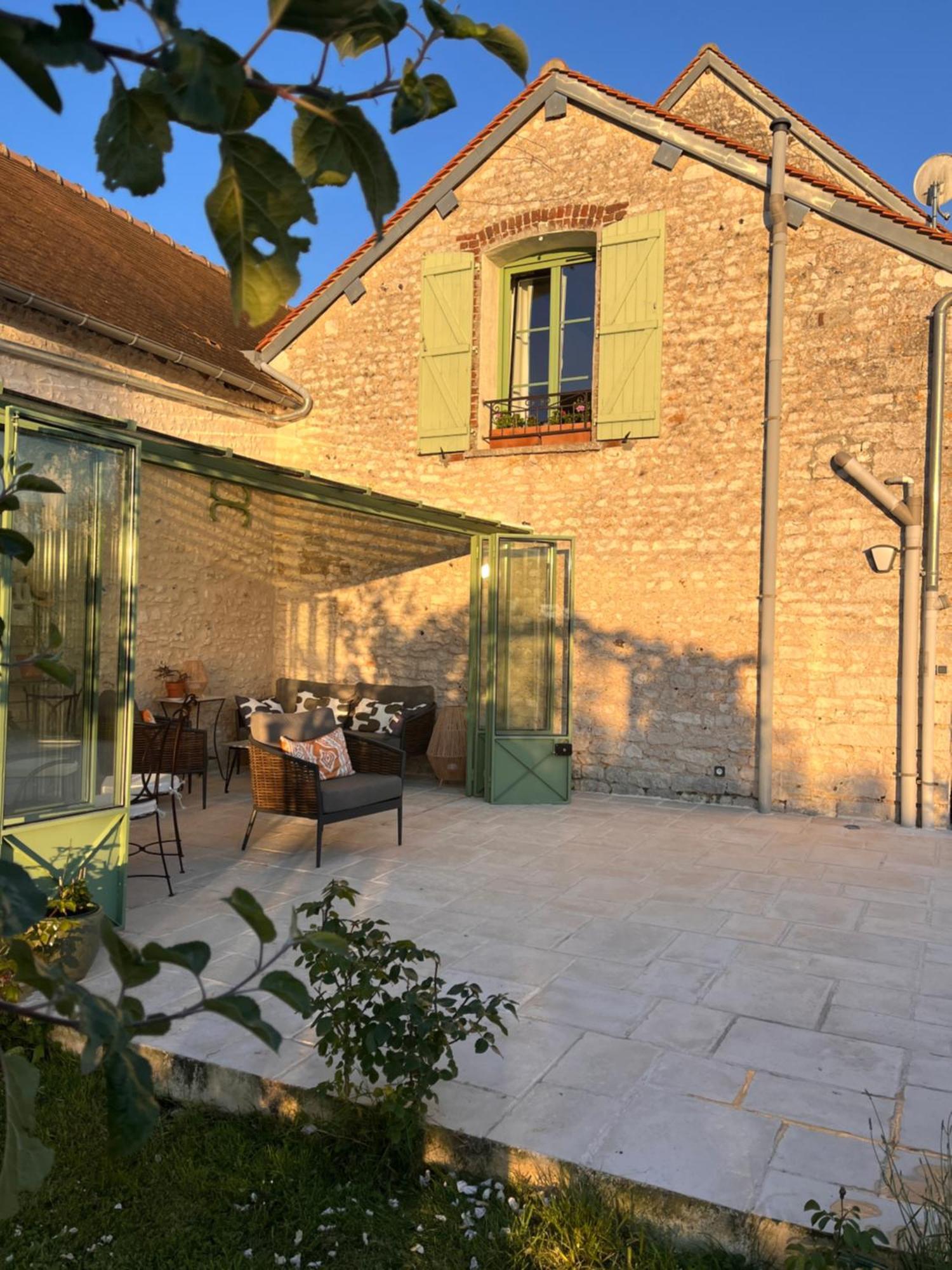 Le Clos Des Vignes Bed & Breakfast Notre-Dame-de-l'Isle Exterior foto